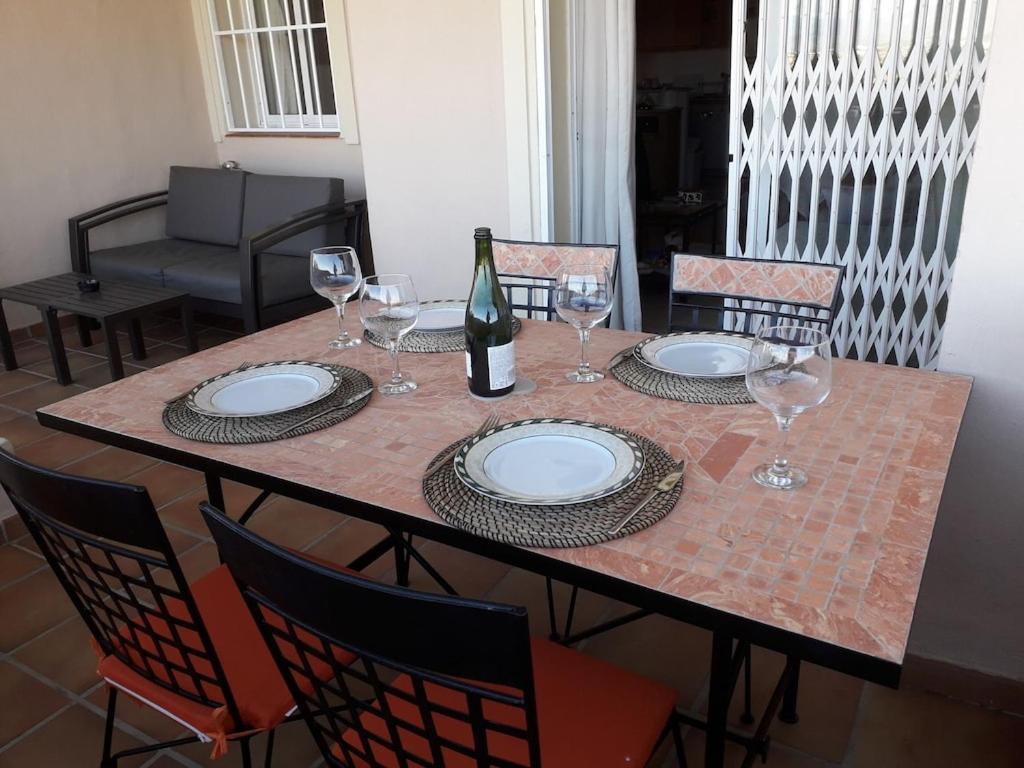 Duquesa Fairways, A Spacious Apartment With Fabulous Views And Facilities Manilva Exteriör bild