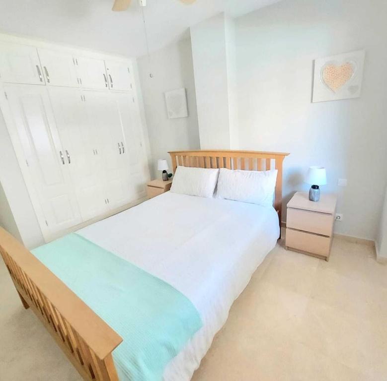 Duquesa Fairways, A Spacious Apartment With Fabulous Views And Facilities Manilva Exteriör bild